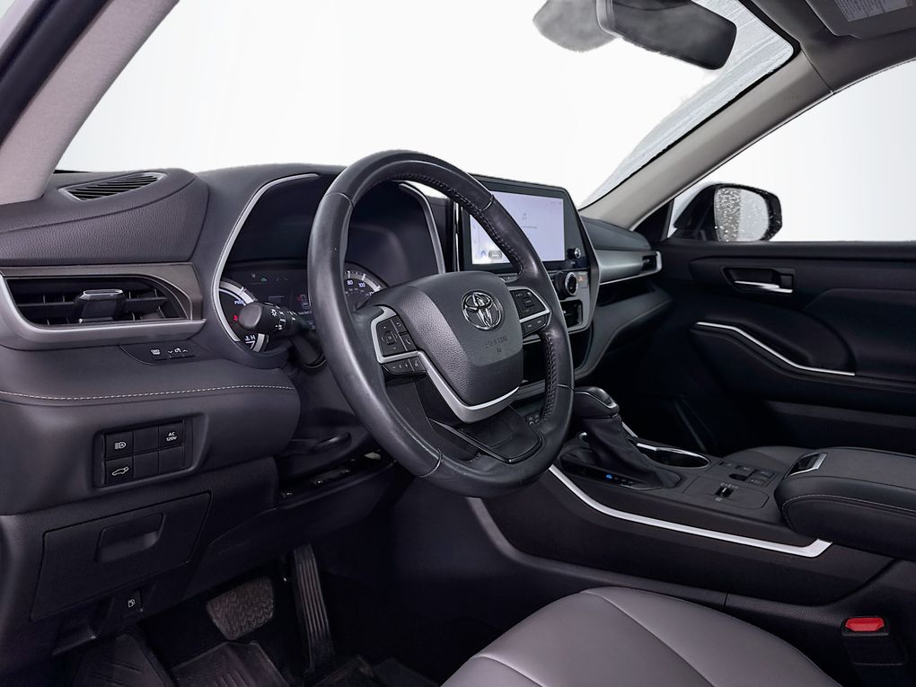 Used 2023 Toyota Highlander Hybrid SUV