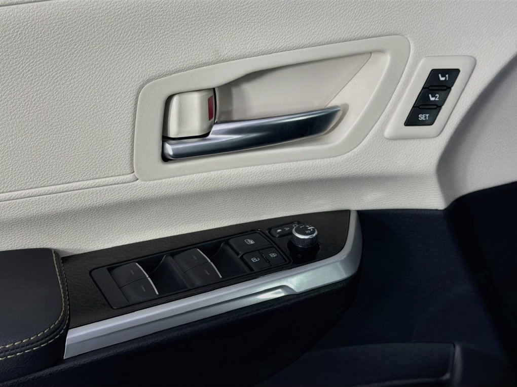 New 2026 Toyota Sienna Van