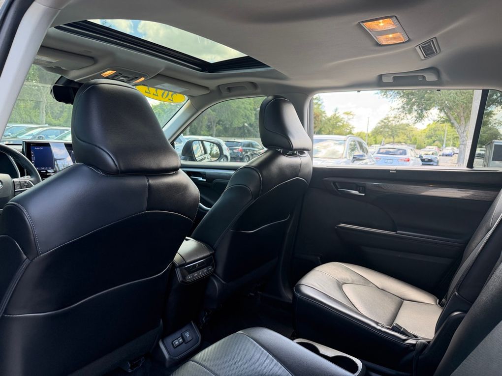Used 2022 Toyota Highlander Hybrid SUV