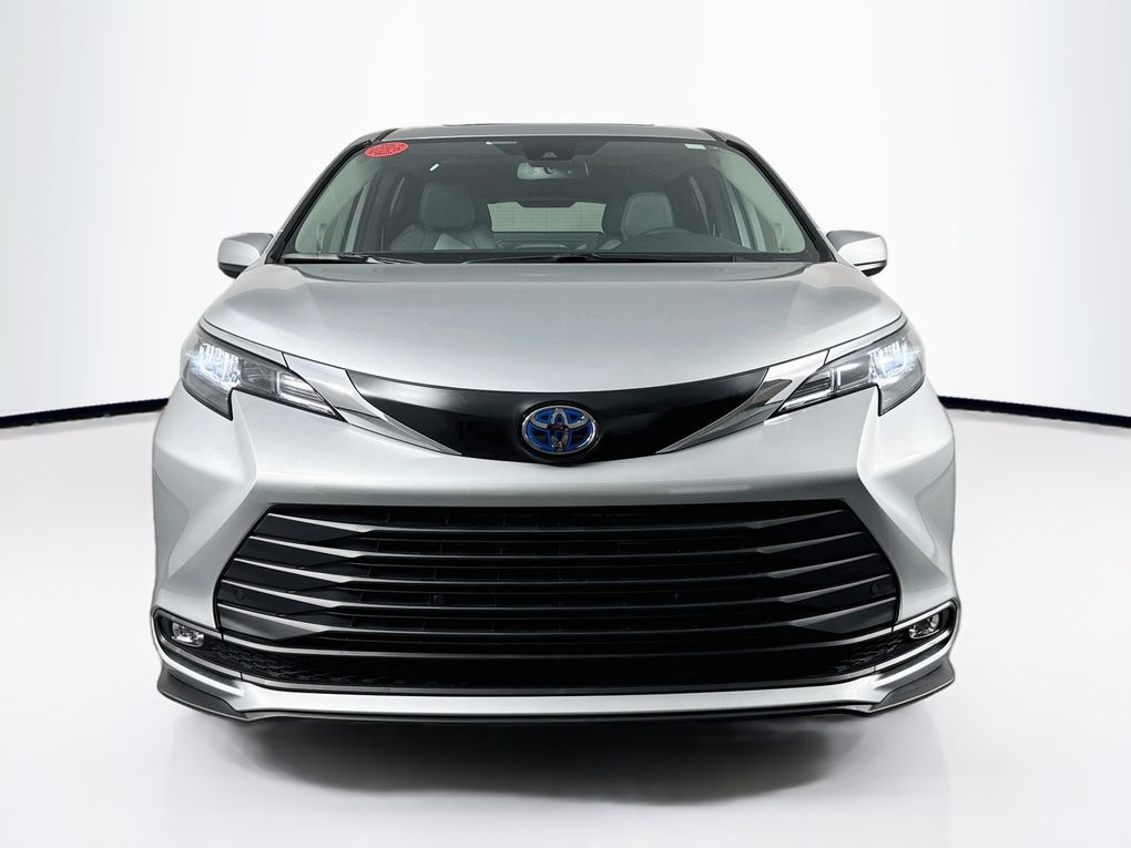 Used 2025 Toyota Sienna Van