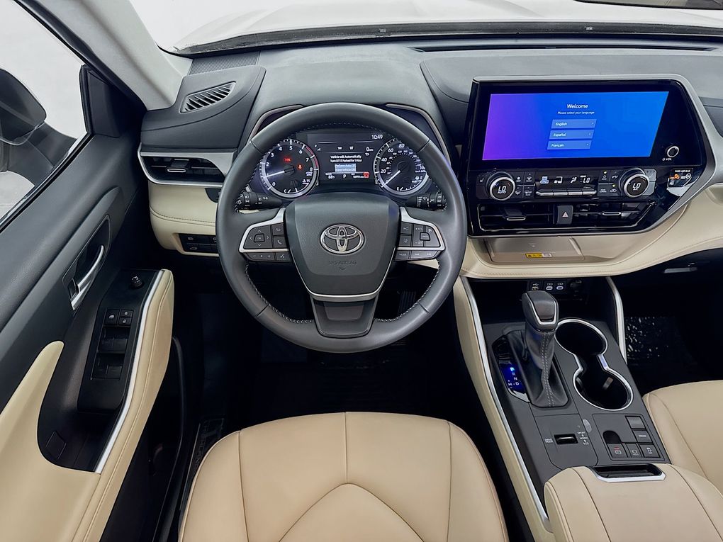 Used 2025 Toyota Highlander SUV
