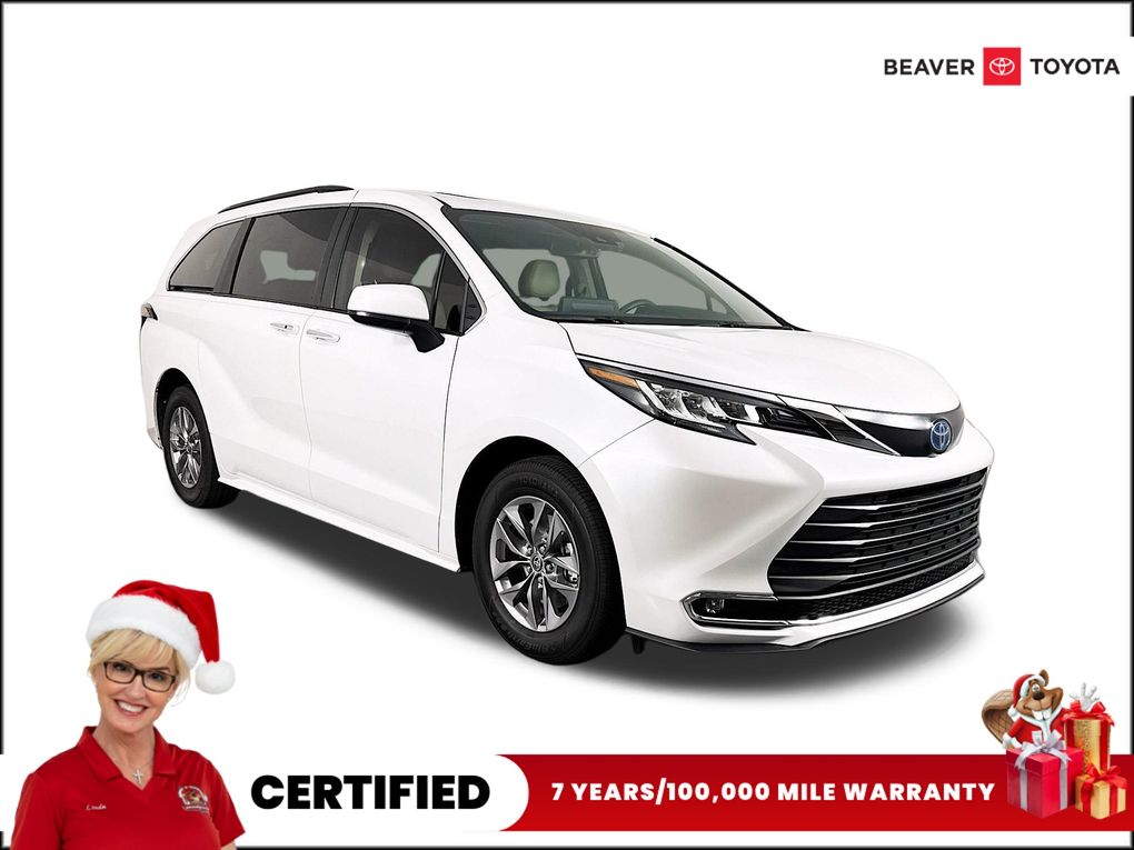2022 Toyota Sienna XLE's photo