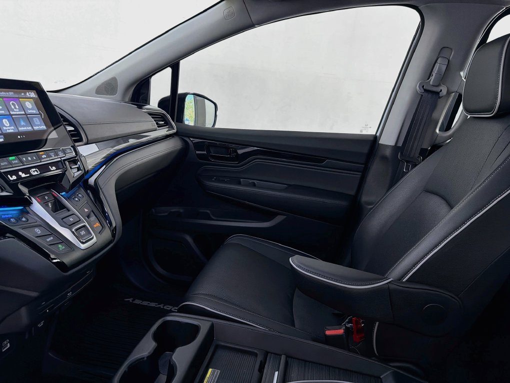 Used 2024 Honda Odyssey Van