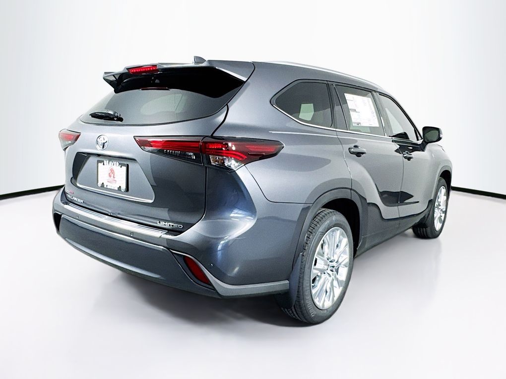 Used 2025 Toyota Highlander SUV
