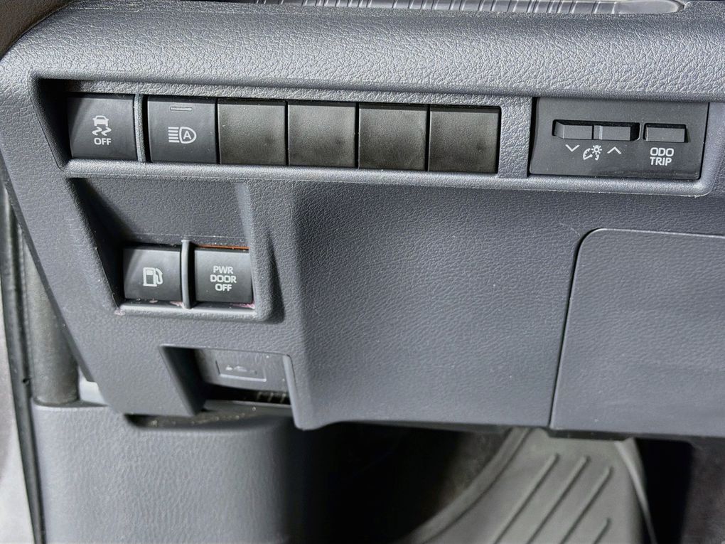 Used 2023 Toyota Sienna Van