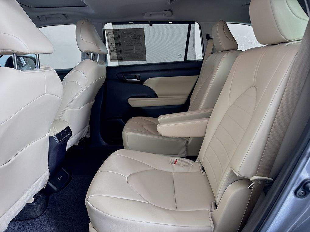 Used 2025 Toyota Highlander SUV