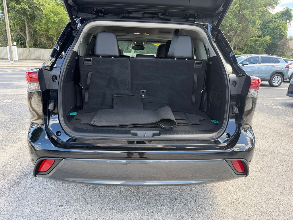 Used 2022 Toyota Highlander Hybrid SUV