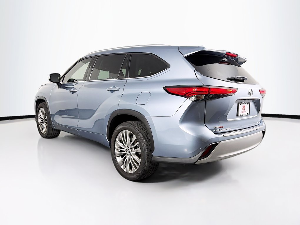 Used 2021 Toyota Highlander SUV