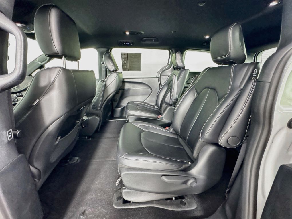 Used 2024 Chrysler Pacifica Hybrid Van