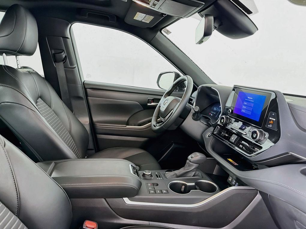 Used 2025 Toyota Highlander SUV
