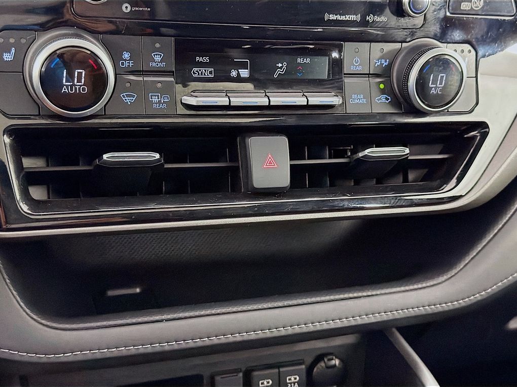 Used 2021 Toyota Highlander Hybrid SUV