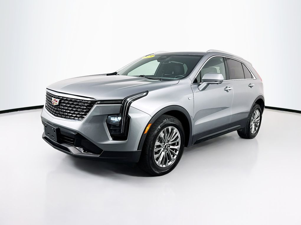 2025 Cadillac XT4 Premium Luxury photo 3