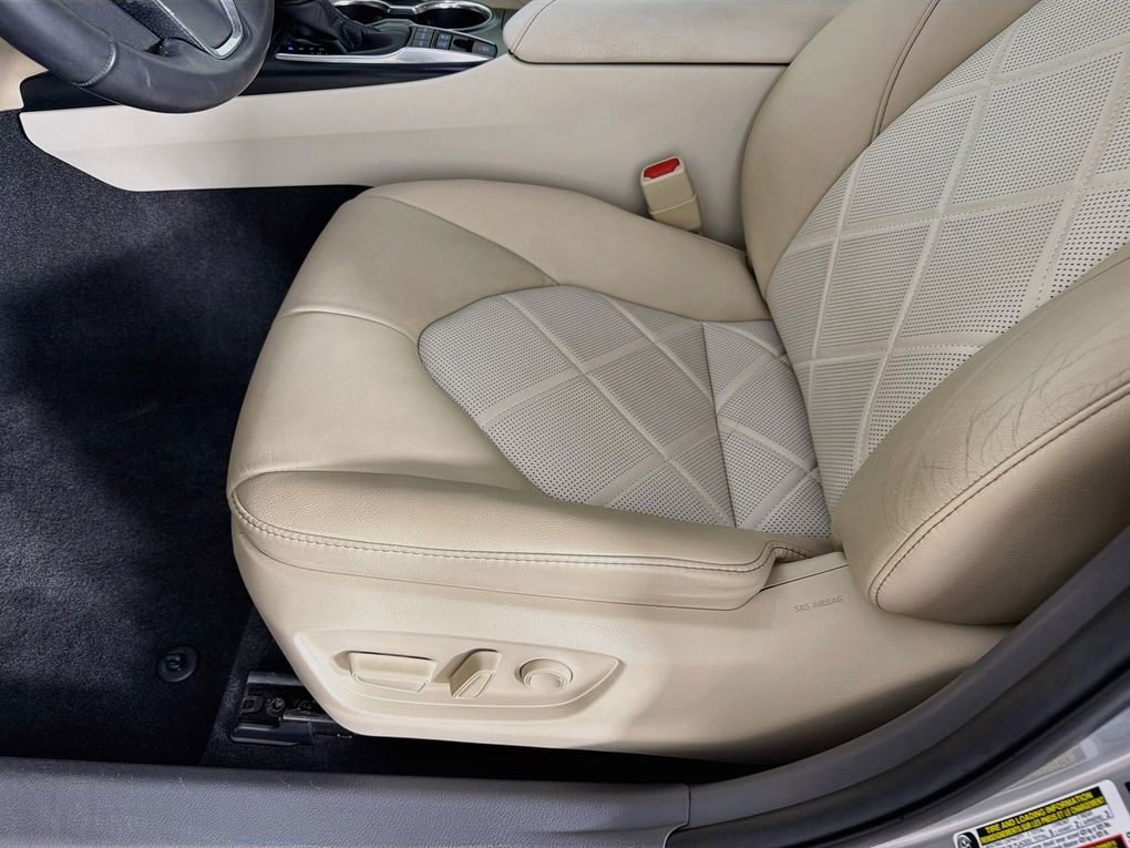 Used 2018 Toyota Camry Hybrid Sedan