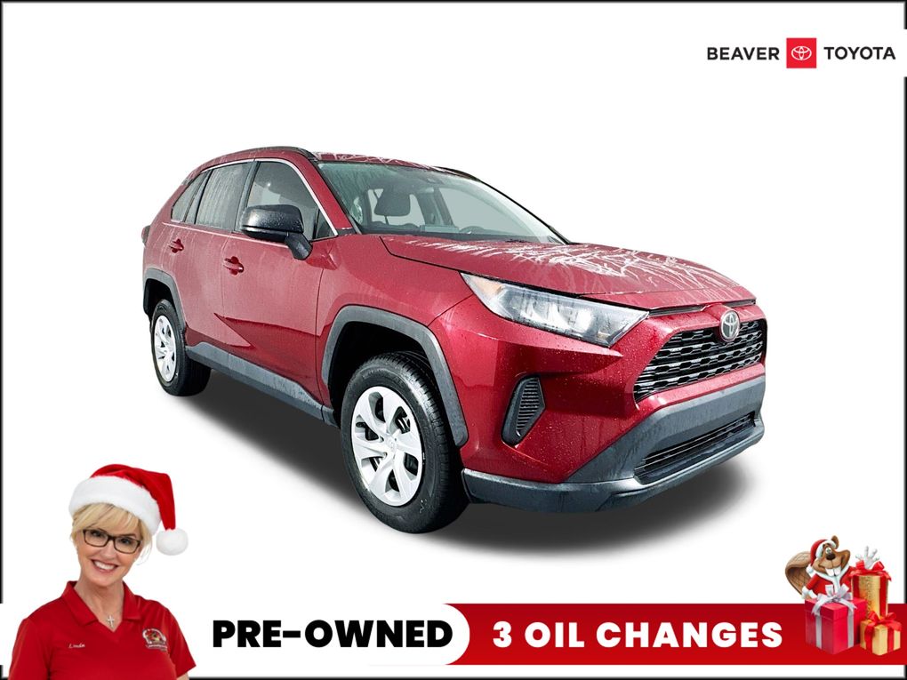 2021 Toyota RAV4 LE's photo