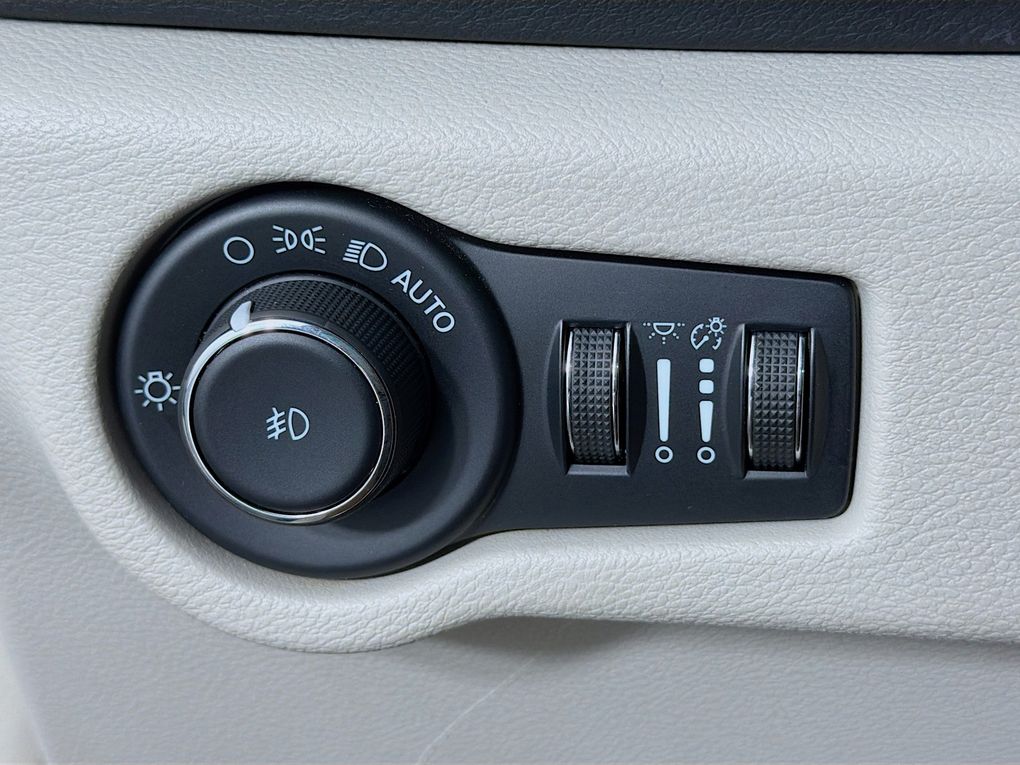 Used 2023 Chrysler Pacifica Van