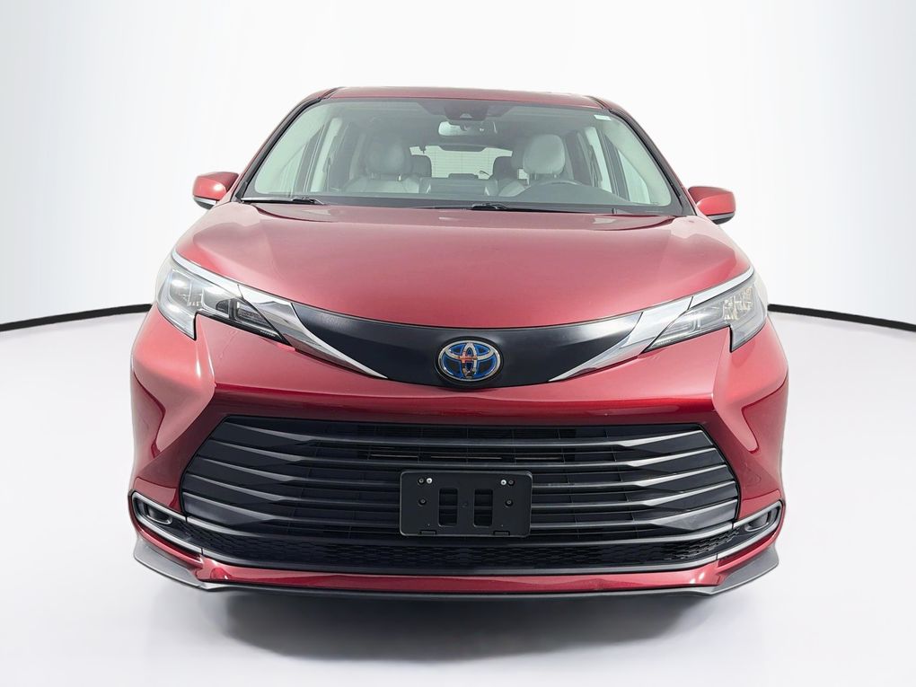 Used 2024 Toyota Sienna Van