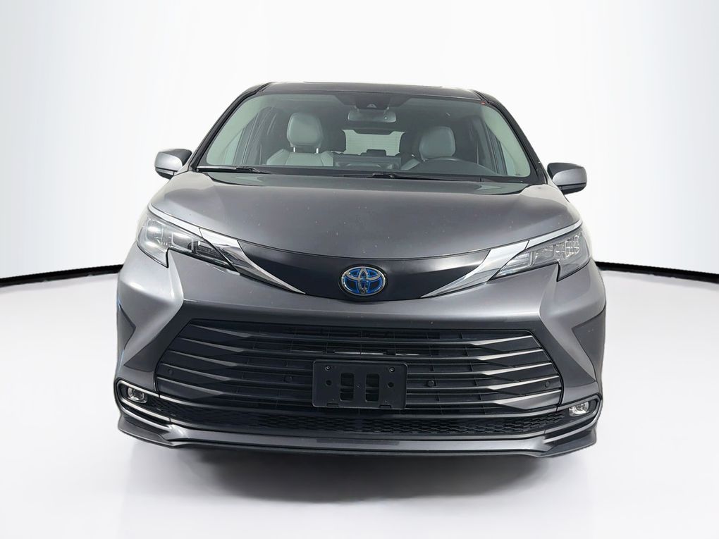 Used 2025 Toyota Sienna Van