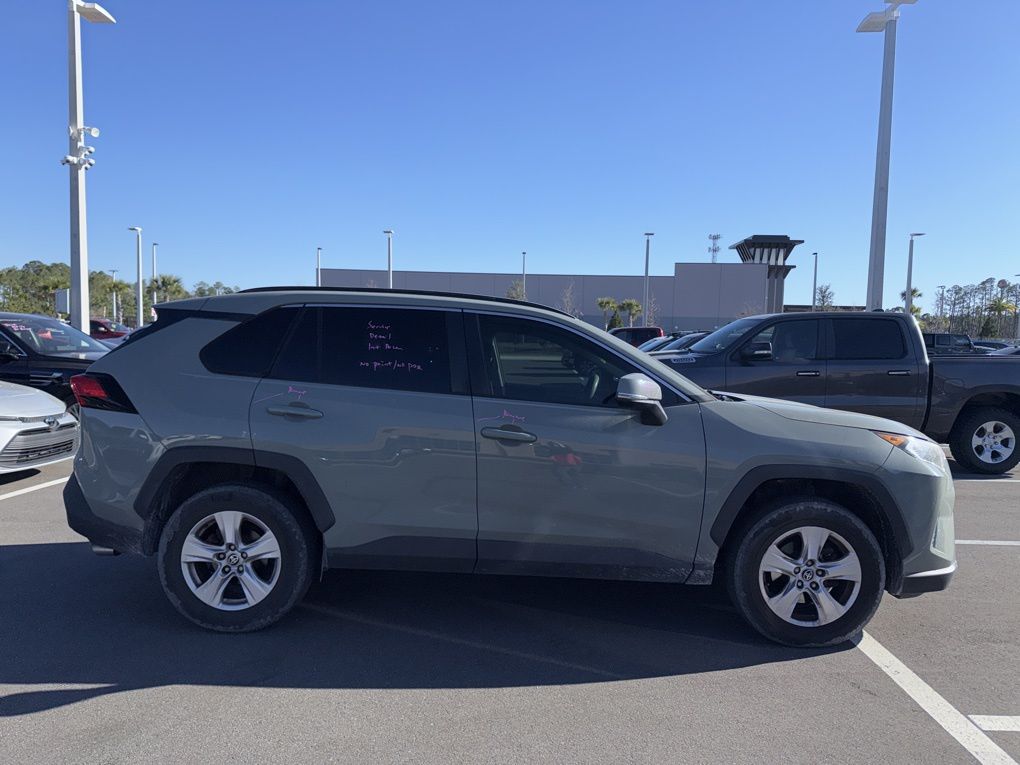 Used 2021 Toyota RAV4 XLE with VIN JTMP1RFV1MD532083 for sale in Kansas City