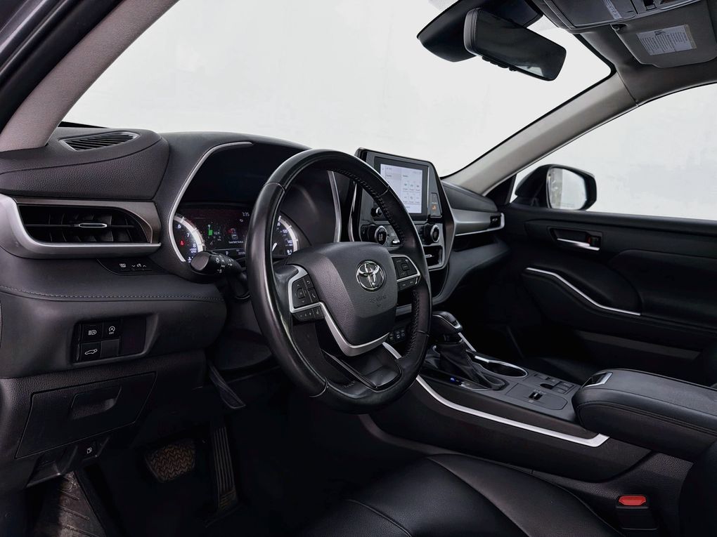 Used 2023 Toyota Highlander SUV