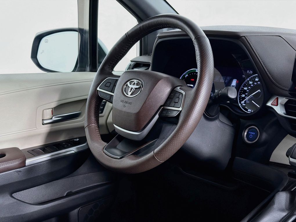 Used 2023 Toyota Sienna Van