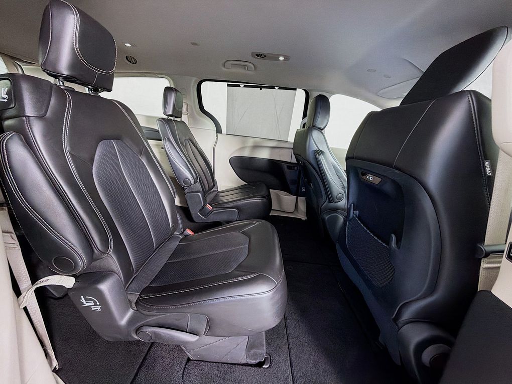 Used 2023 Chrysler Pacifica Van