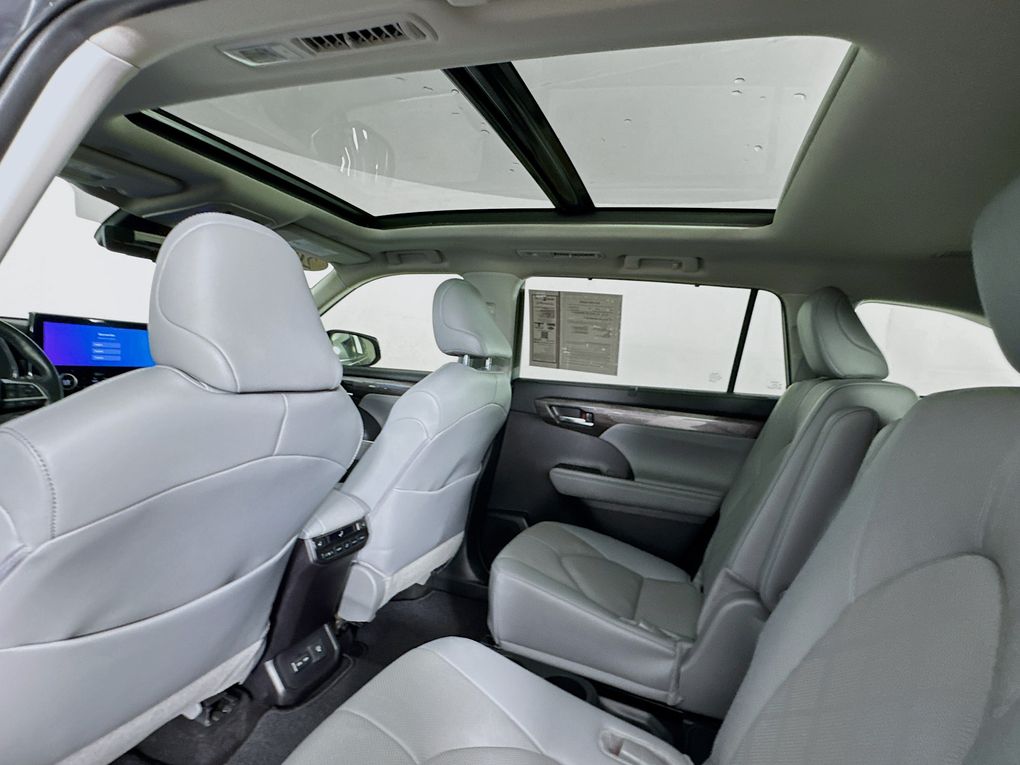 Used 2024 Toyota Highlander SUV