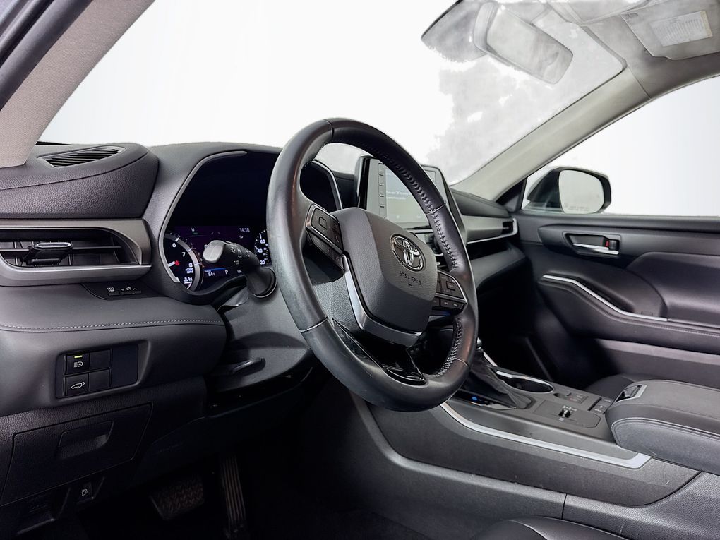 Used 2021 Toyota Highlander SUV