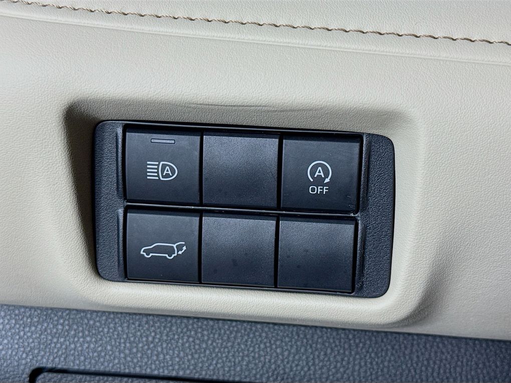 Used 2025 Toyota Highlander SUV