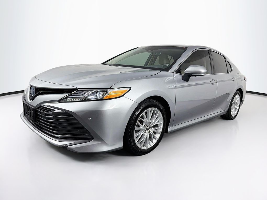 Used 2018 Toyota Camry Hybrid Sedan