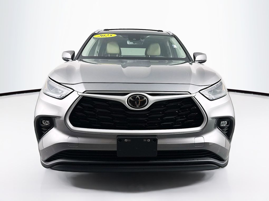 Used 2025 Toyota Highlander SUV