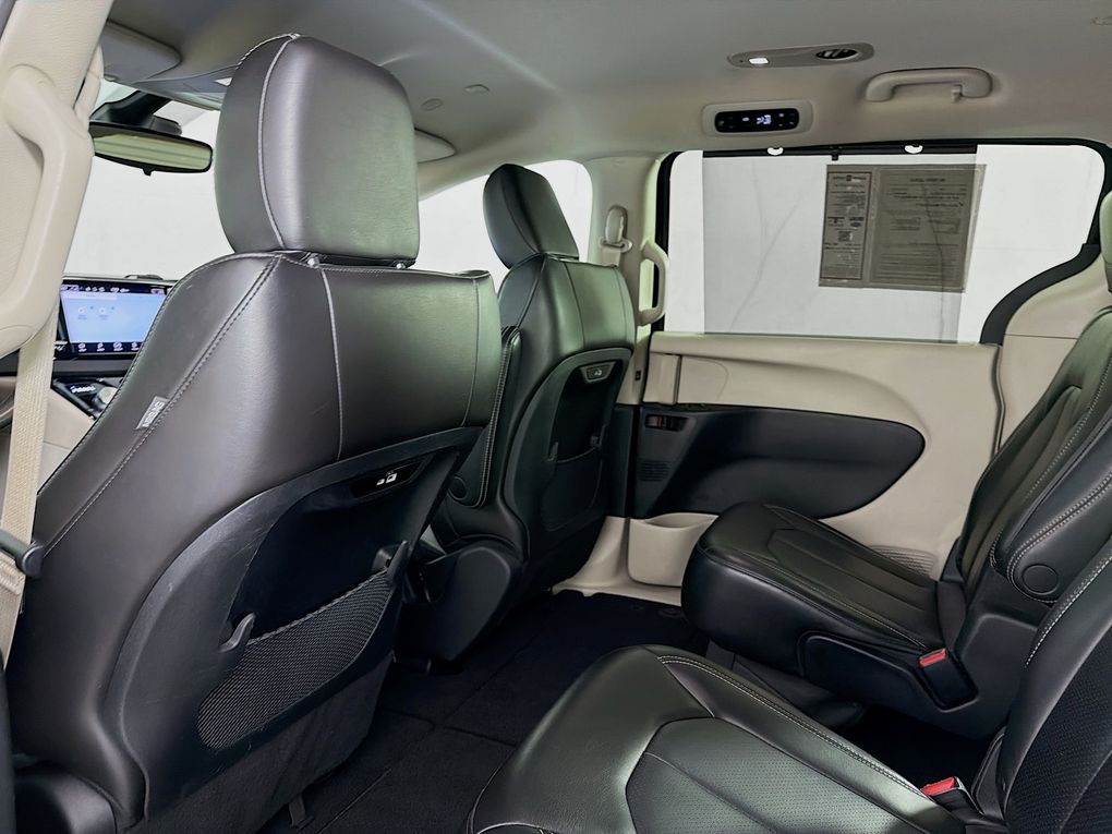 Used 2023 Chrysler Pacifica Van