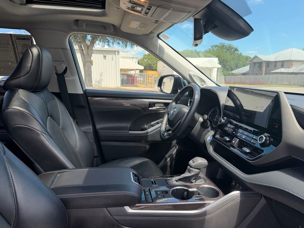 Used 2022 Toyota Highlander Hybrid SUV