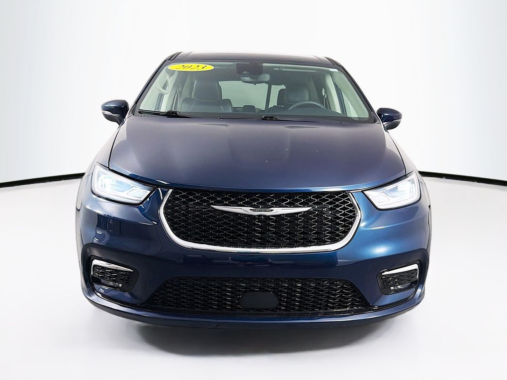 Used 2023 Chrysler Pacifica Van