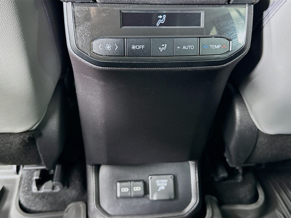 Used 2023 Toyota Highlander Hybrid SUV