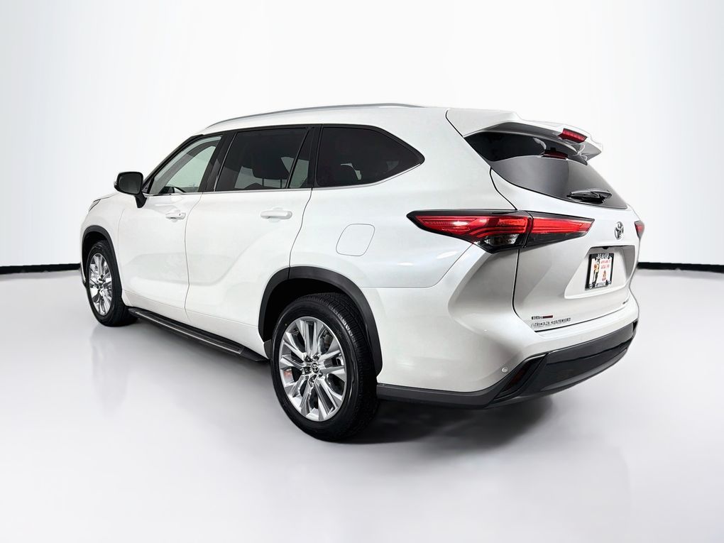 Used 2023 Toyota Highlander SUV
