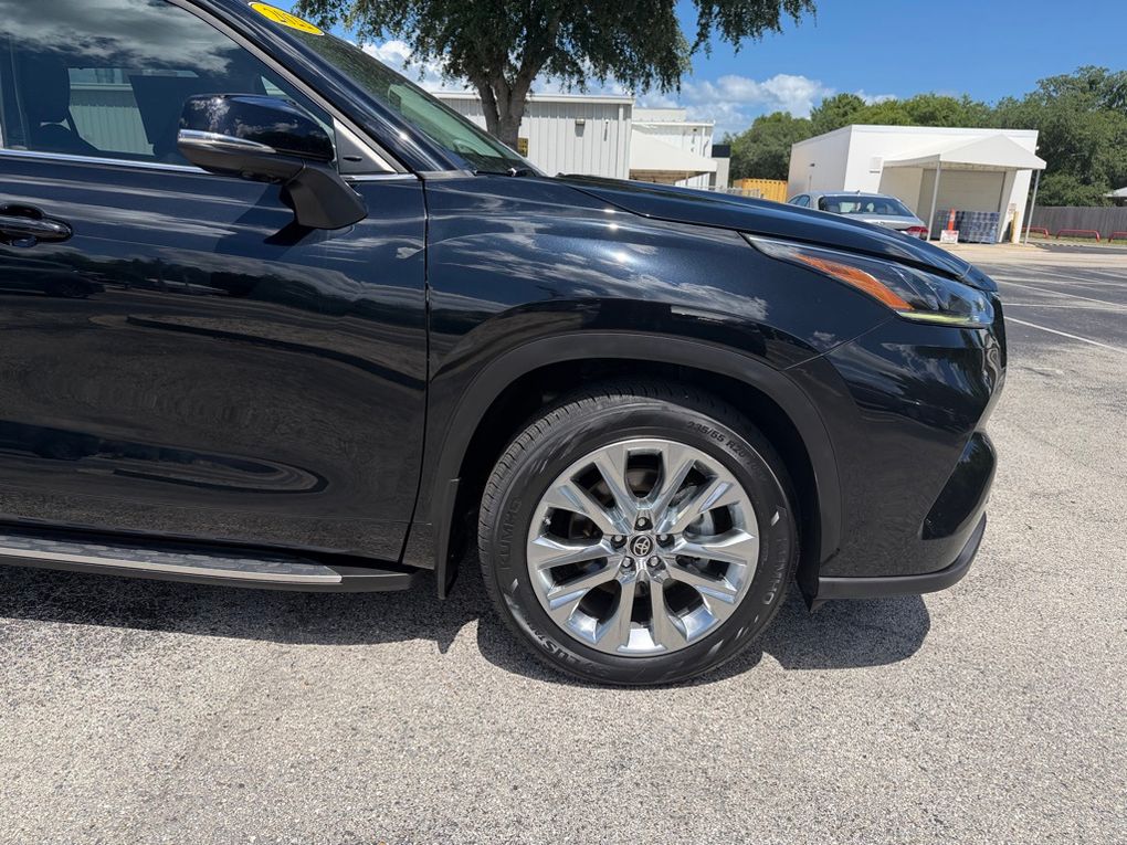 Used 2022 Toyota Highlander Hybrid SUV