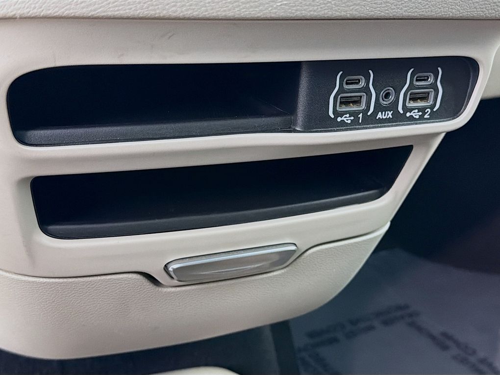 Used 2023 Chrysler Pacifica Van