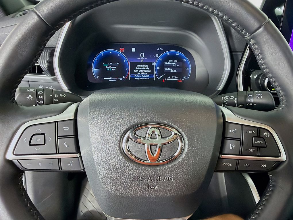 Used 2025 Toyota Highlander SUV