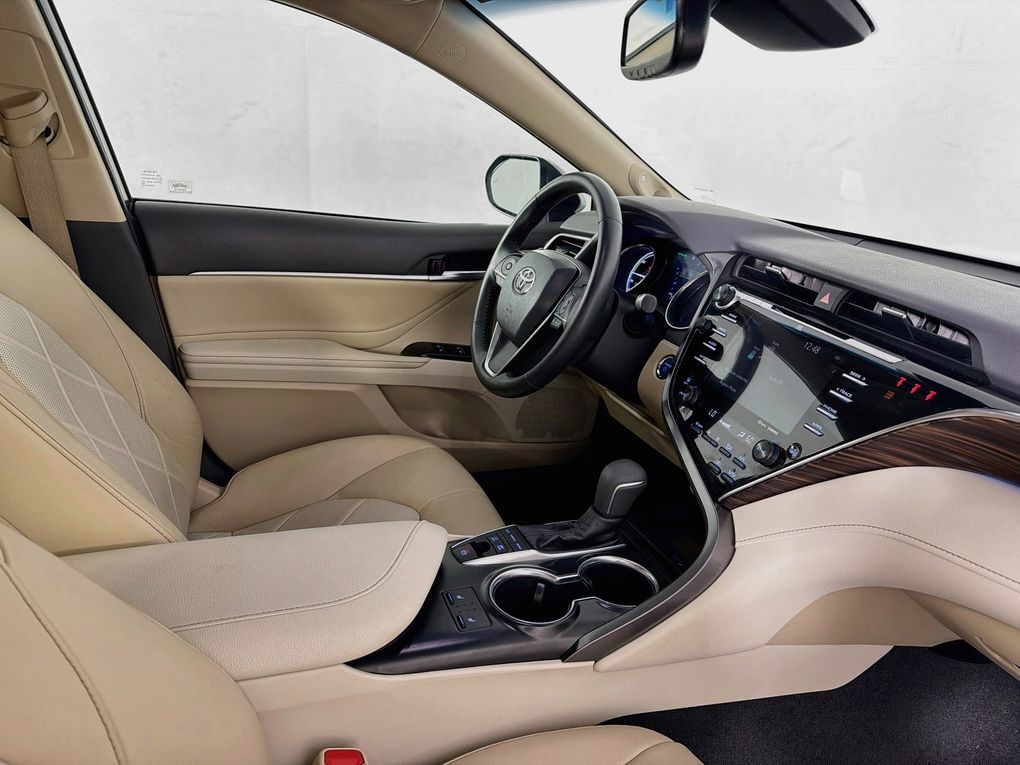 Used 2018 Toyota Camry Hybrid Sedan