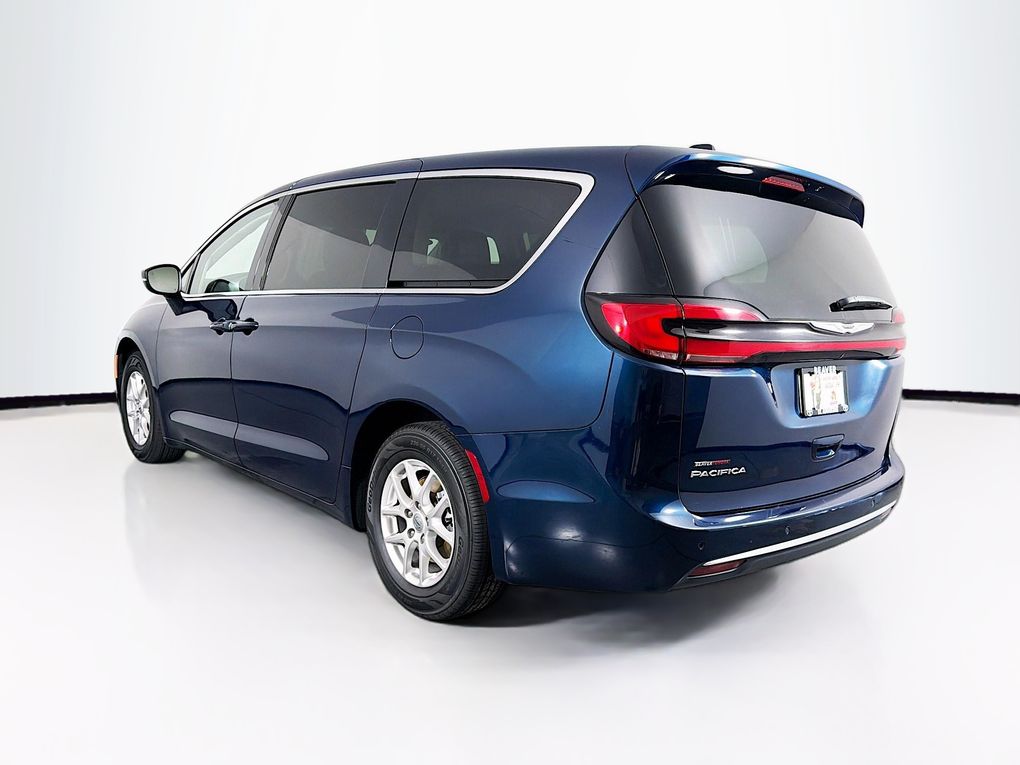 Used 2023 Chrysler Pacifica Van