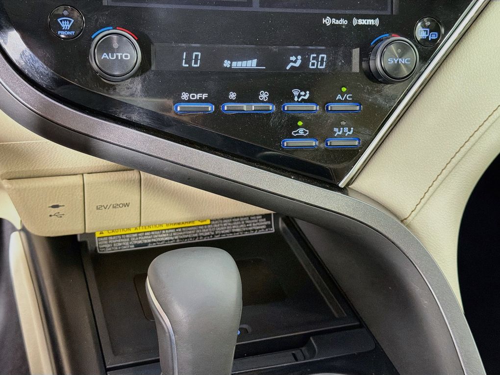 Used 2018 Toyota Camry Hybrid Sedan