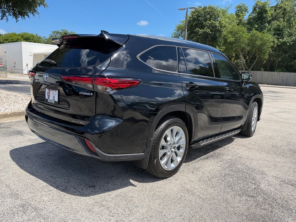 Used 2022 Toyota Highlander Hybrid SUV