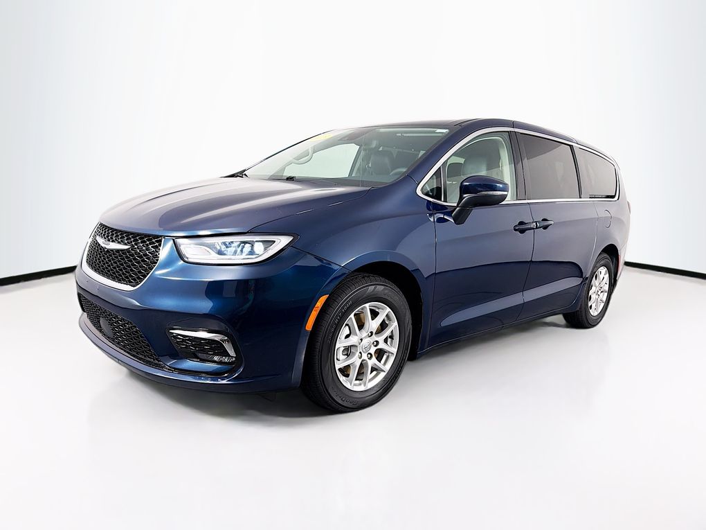Used 2023 Chrysler Pacifica Van