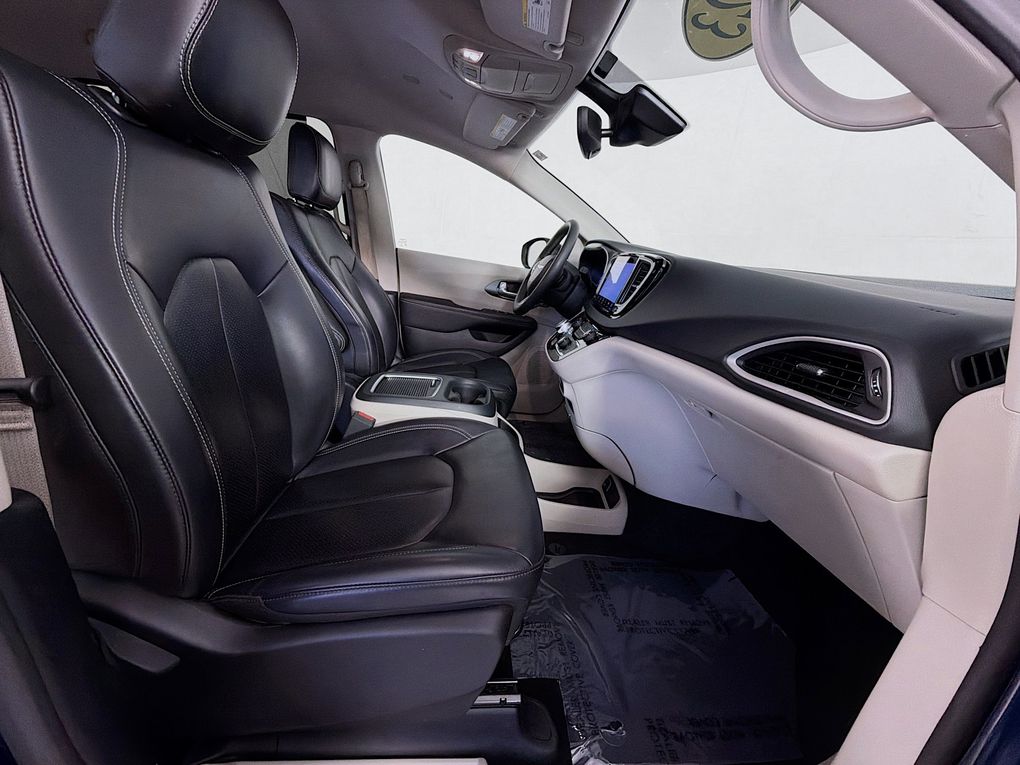 Used 2023 Chrysler Pacifica Van