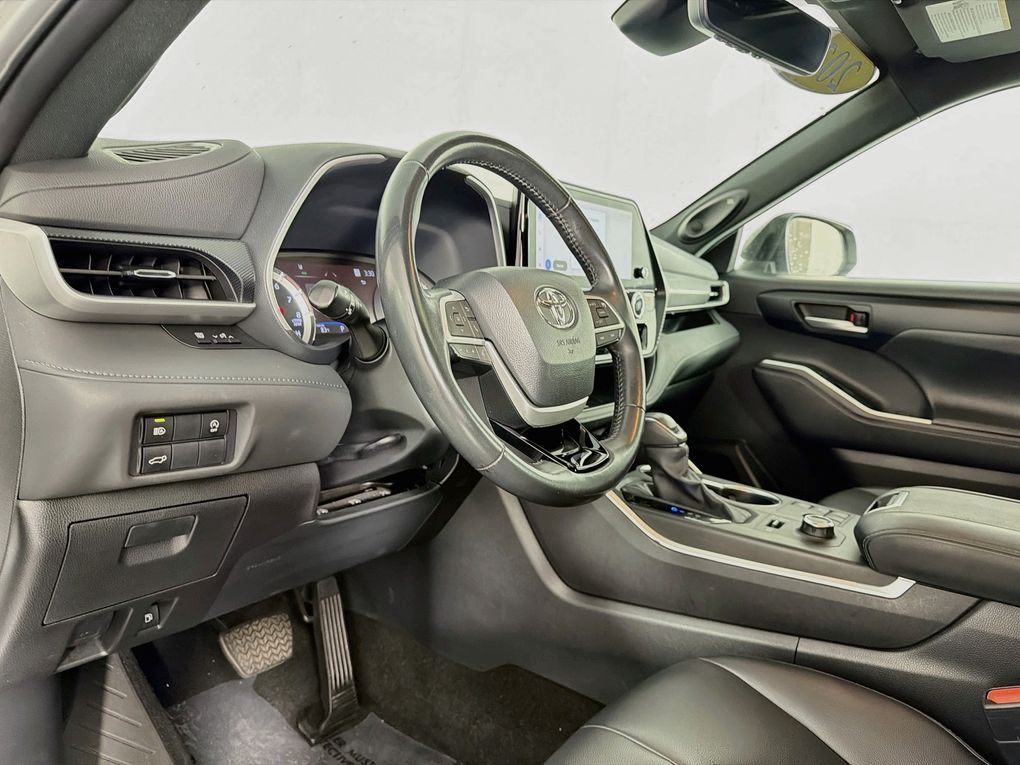 Used 2024 Toyota Highlander SUV
