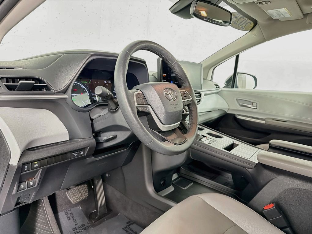 Used 2025 Toyota Sienna Van