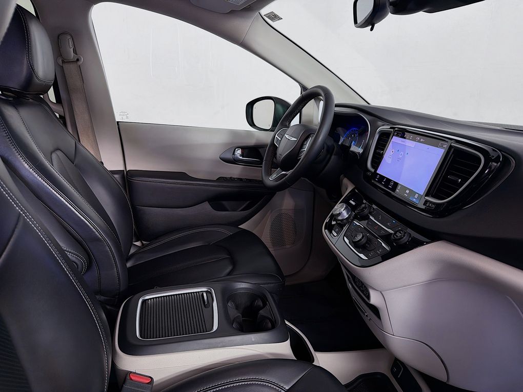 Used 2023 Chrysler Pacifica Van