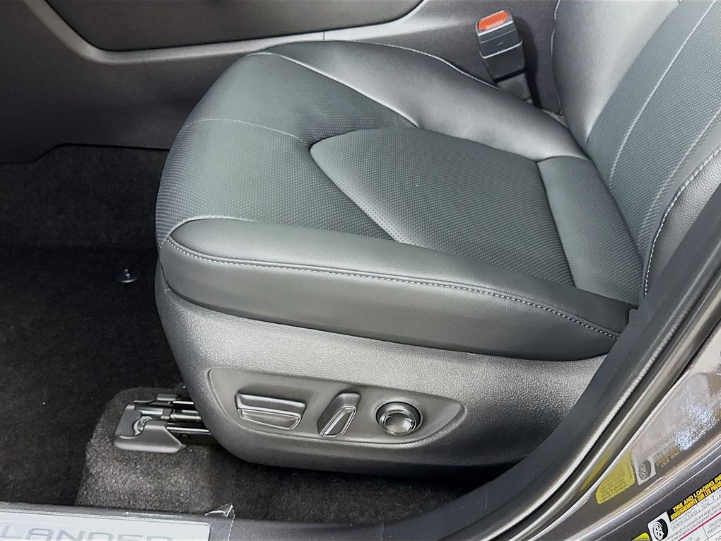 Used 2025 Toyota Highlander SUV