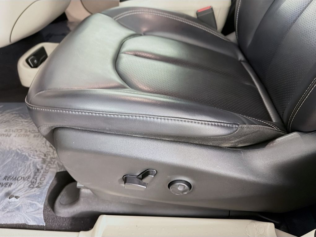Used 2023 Chrysler Pacifica Van