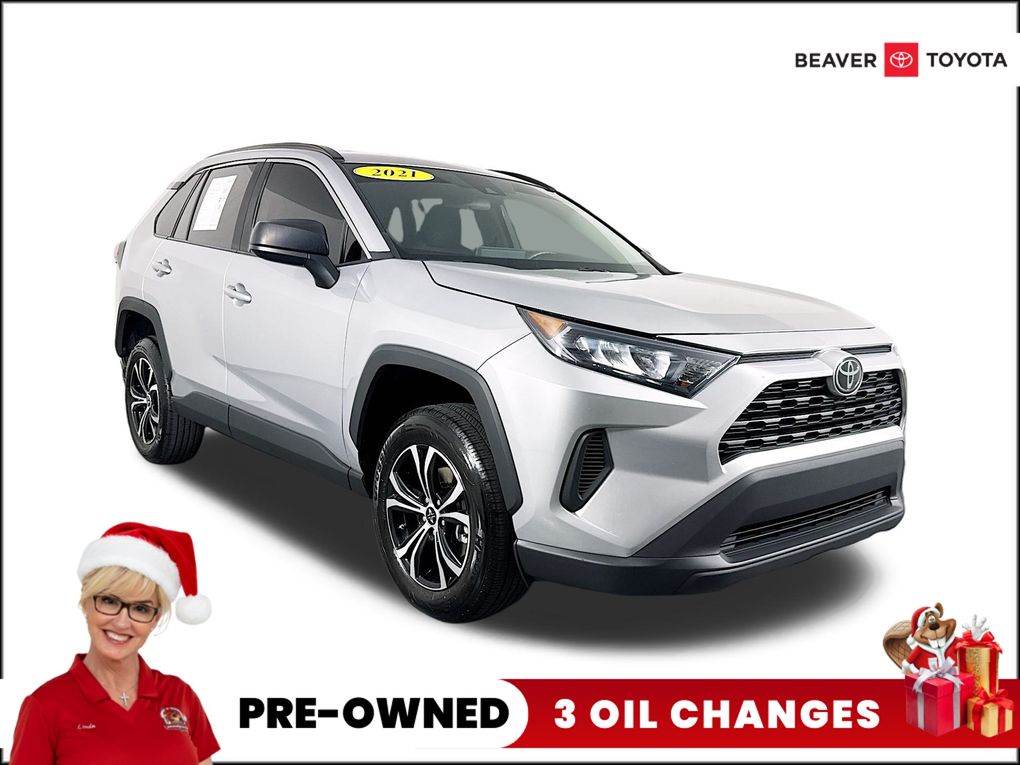 2021 Toyota RAV4 LE's photo